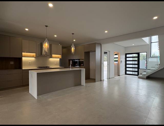 4 BEDROOM HOUSE FOR SALE IN SANDOWN